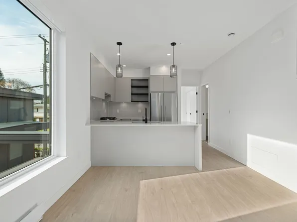 921 Grant St #208, Coquitlam, BC V3J 0S2
