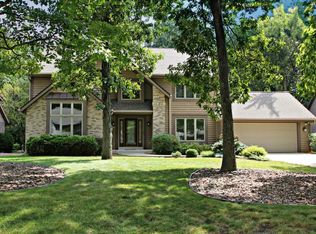 4260 S Wilshire Dr, New Berlin, WI 53151