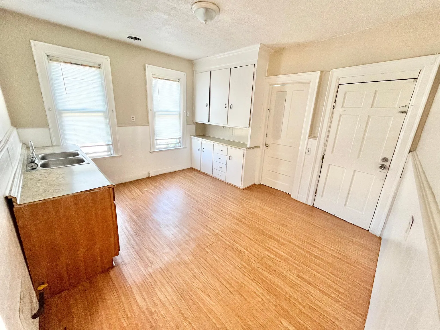 2 bed, 1025 sqft, $1,150 — Photo 2