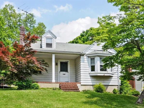 200 High St, Stirling, NJ 07980