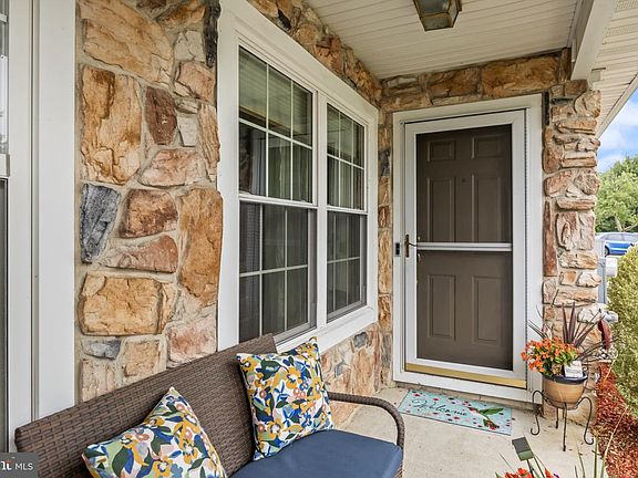3rd image of 114 Buckingham Way