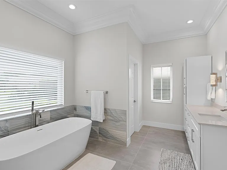 9010 Gardens Glen Cir — Photo 9