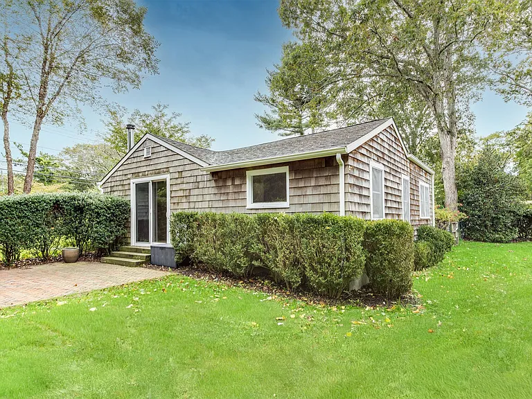 319 Three Mile Harbor Rd — Photo 3
