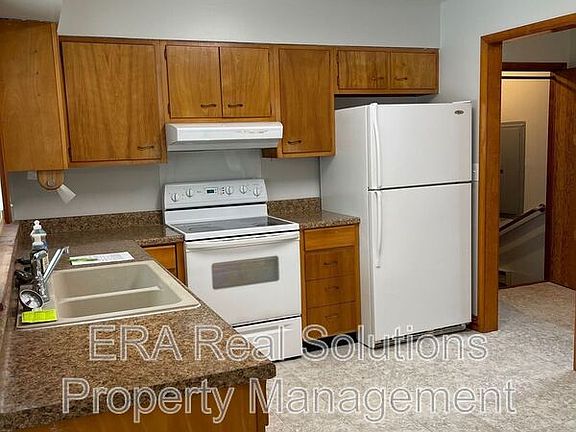 3rd image of 582 Brooke Blvd