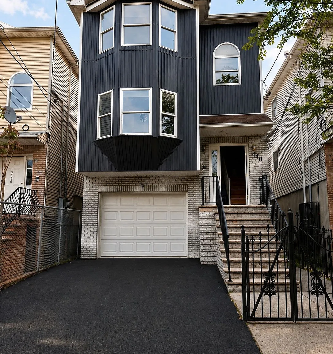 3 bed, 2100 sqft, $3,400 — Photo 1