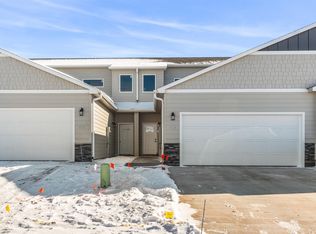 8106 E Tencate Pl, Sioux Falls, SD 57110
