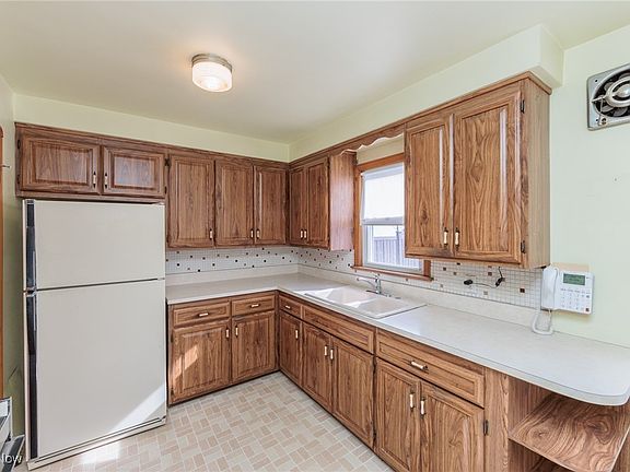 3rd image of 8217 Kenton Ave
