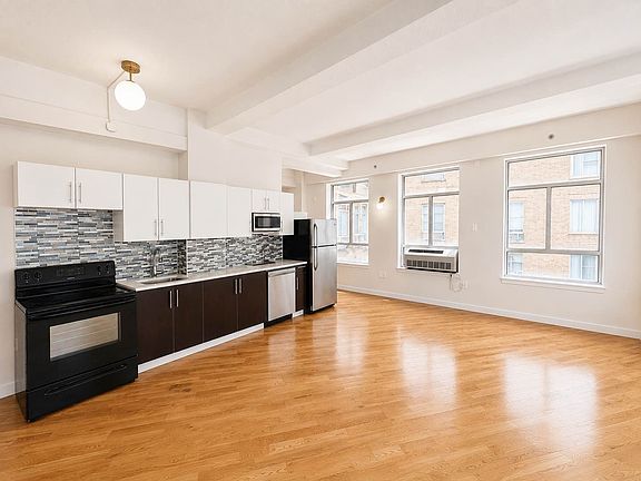 3rd image of 29-28 41st Ave APT 406