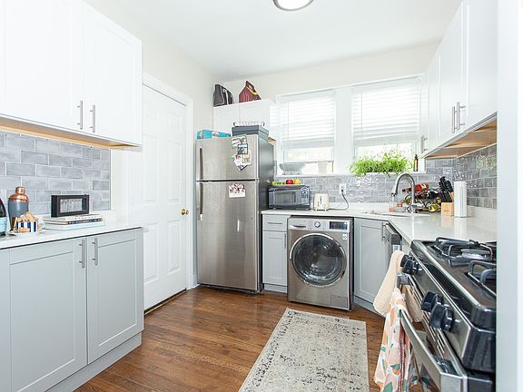 4th image of 3815 N Greenview Ave #W3