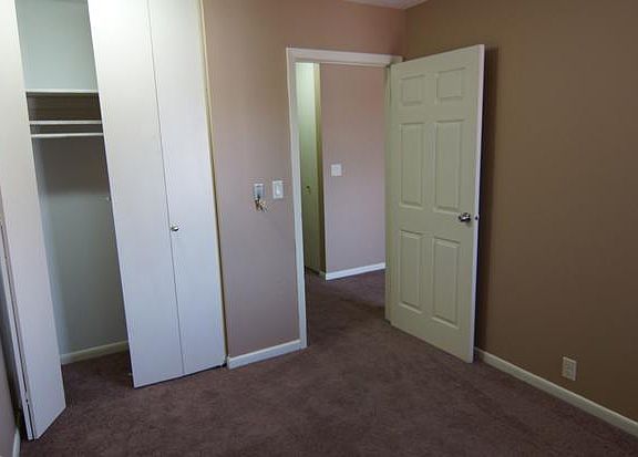 4th image of 1808 Knox St #305
