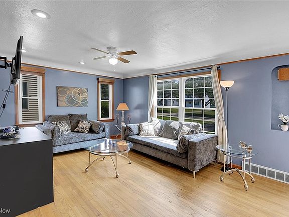 3rd image of 10760 Woodview Blvd
