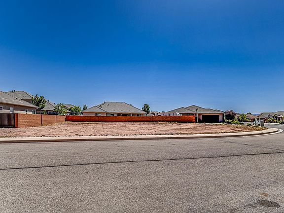 5th image of 422 E Saddleback Rd
