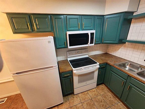 5th image of 102 Clive St