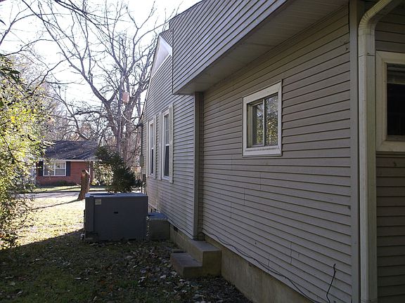 4th image of 1412 Evans St