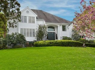 98 Random Farms Dr, Chappaqua, NY 10514