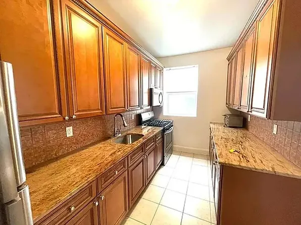 2348 28th St #2, Astoria, NY 11105