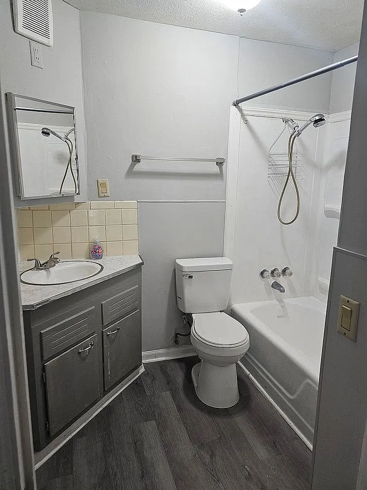 2 bed, $1,295 — Photo 4