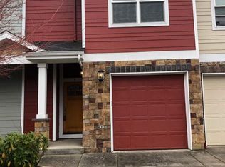 209 Silver St #1F, Silverton, OR 97381
