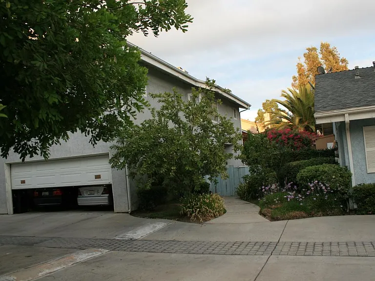 18999 Gault St — Photo 11