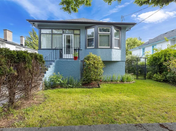 2065 Goldsmith St, Oak Bay, BC V8R 1T5