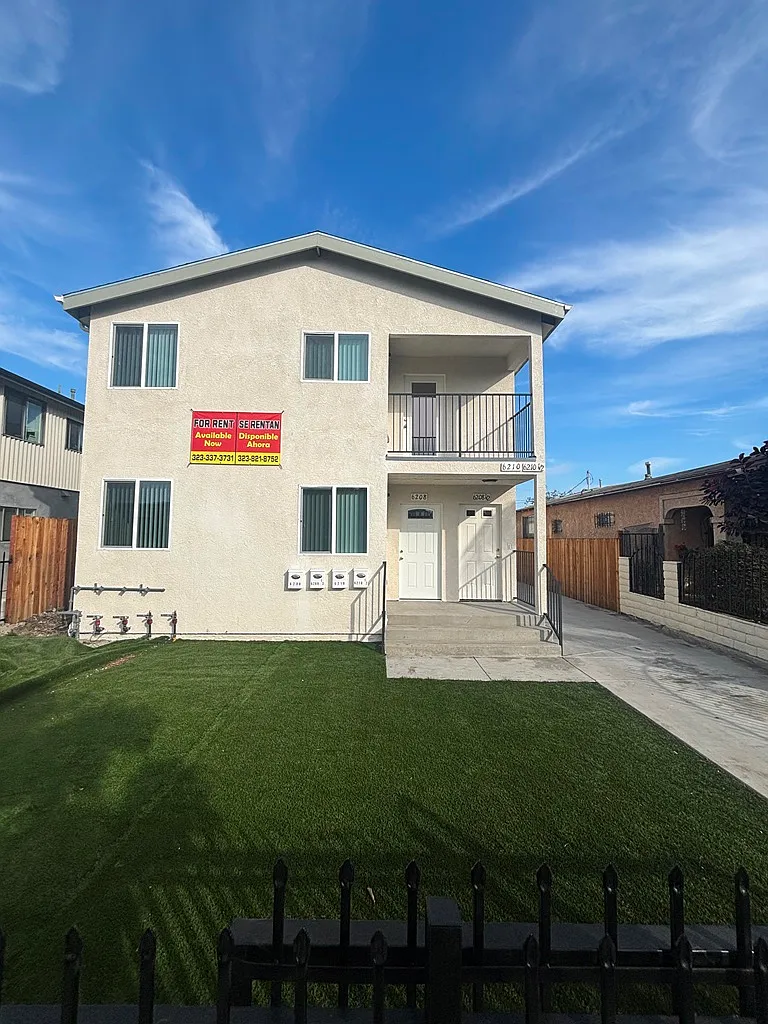 3 bed, 1186 sqft, $3,575 — Photo 2