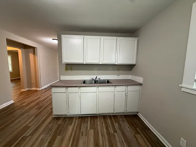 711 Alexander St — Photo 10