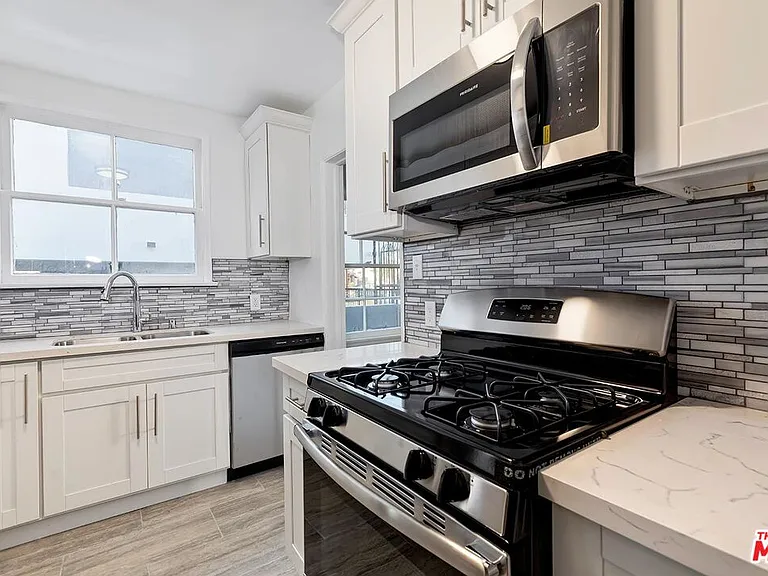 5022 Clinton St #C — Photo 7