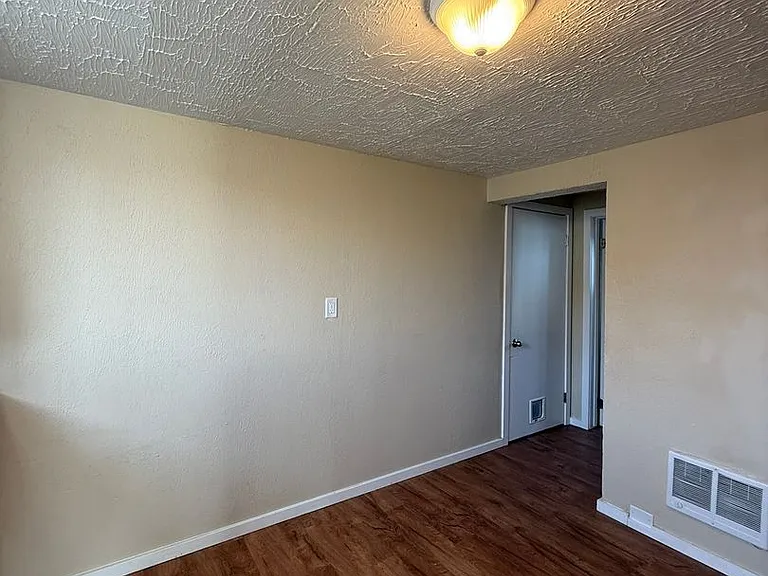 2306 J St — Photo 8