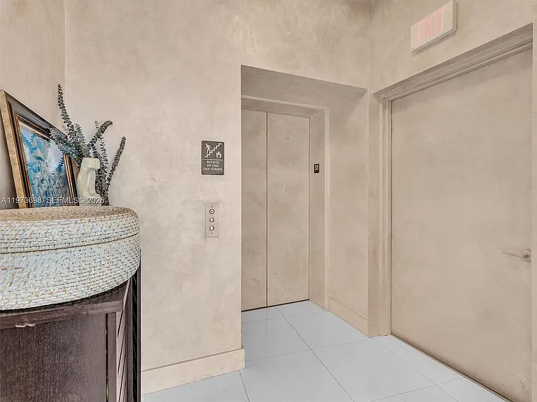 2020 N Bayshore Dr #3303 — Photo 37