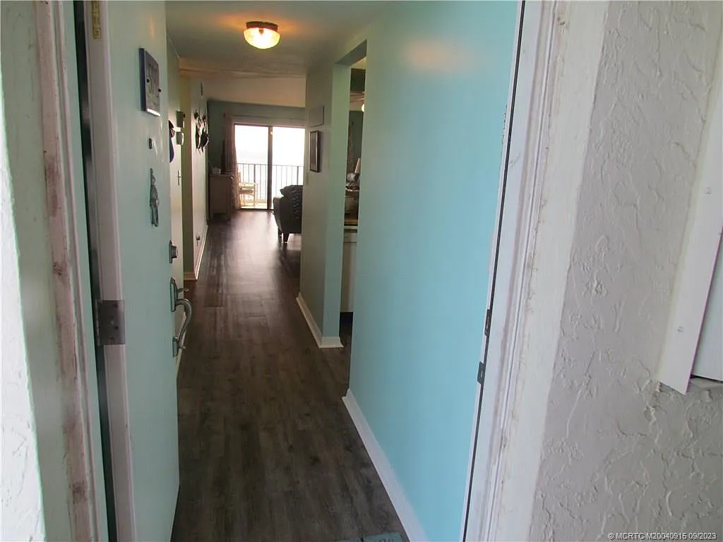 2 bed, 2.0 bath, 1053 sqft, $2,400 — Photo 2