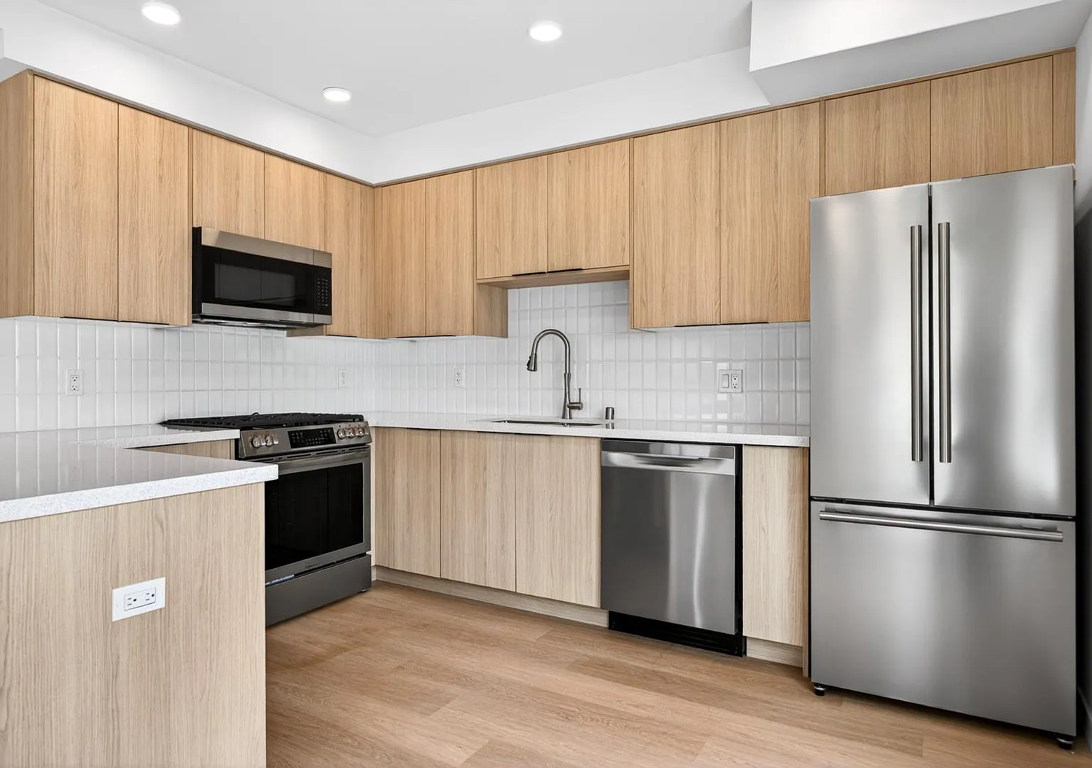 6115 Romaine St - 205 — Photo 1