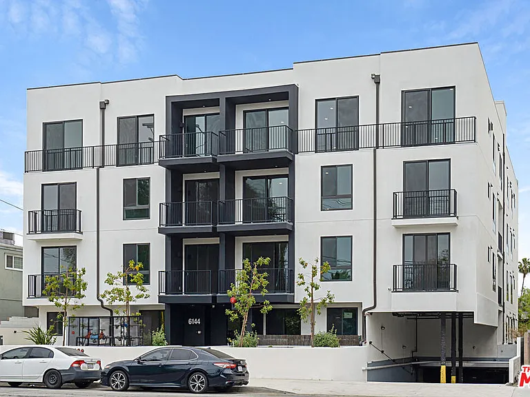 6144 Whitsett Ave #302 — Photo 4