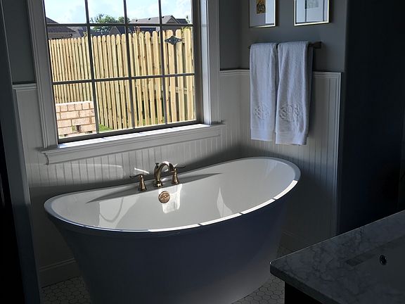 Master soaking tub 