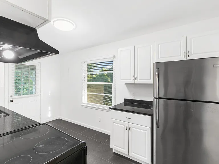 Cahaba Park Apartments — Photo 15