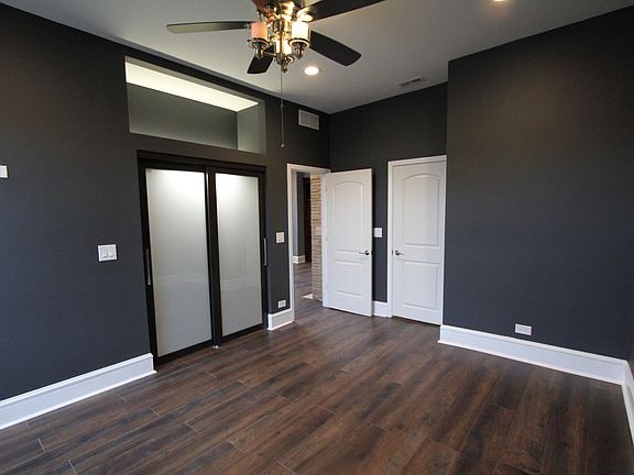 3rd image of 6318 N Clark St #202