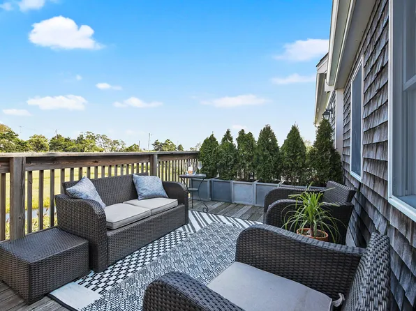 8 Island St, Marshfield, MA 02050