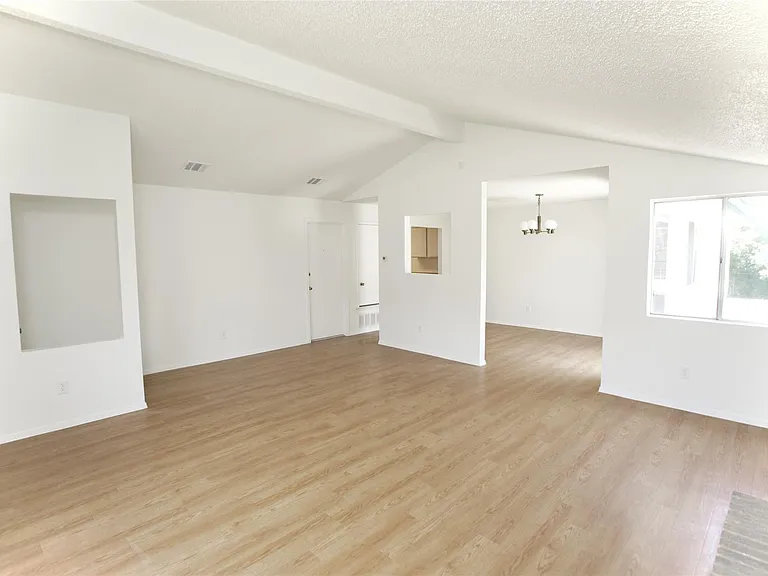 2206 Spring Breeze Dr — Photo 4