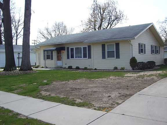 2nd image of 822 Woodbine St