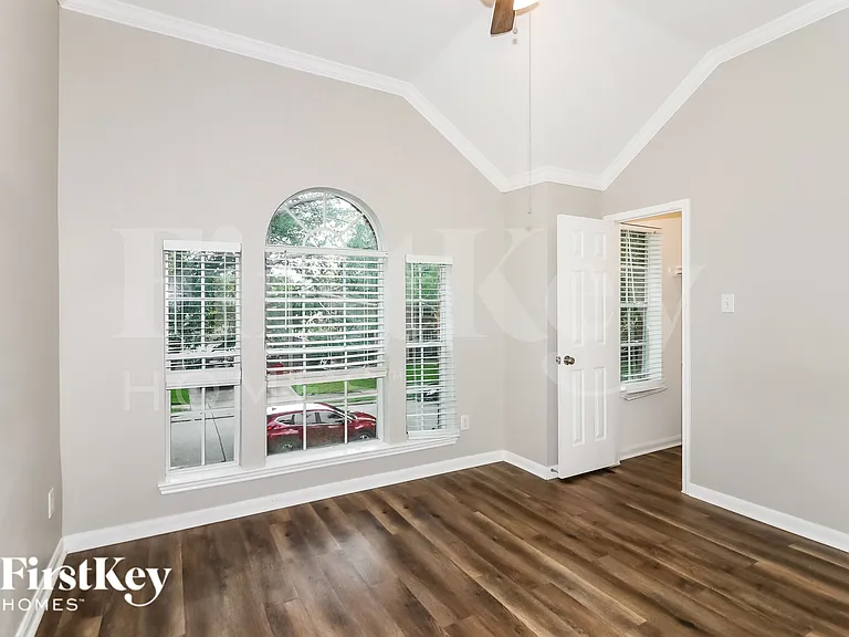 902 Rock Springs Dr — Photo 17