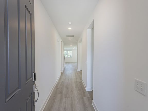 4th image of 123 W Casa Way