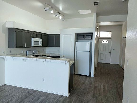 4th image of 4766 Cozy Cottage Pl