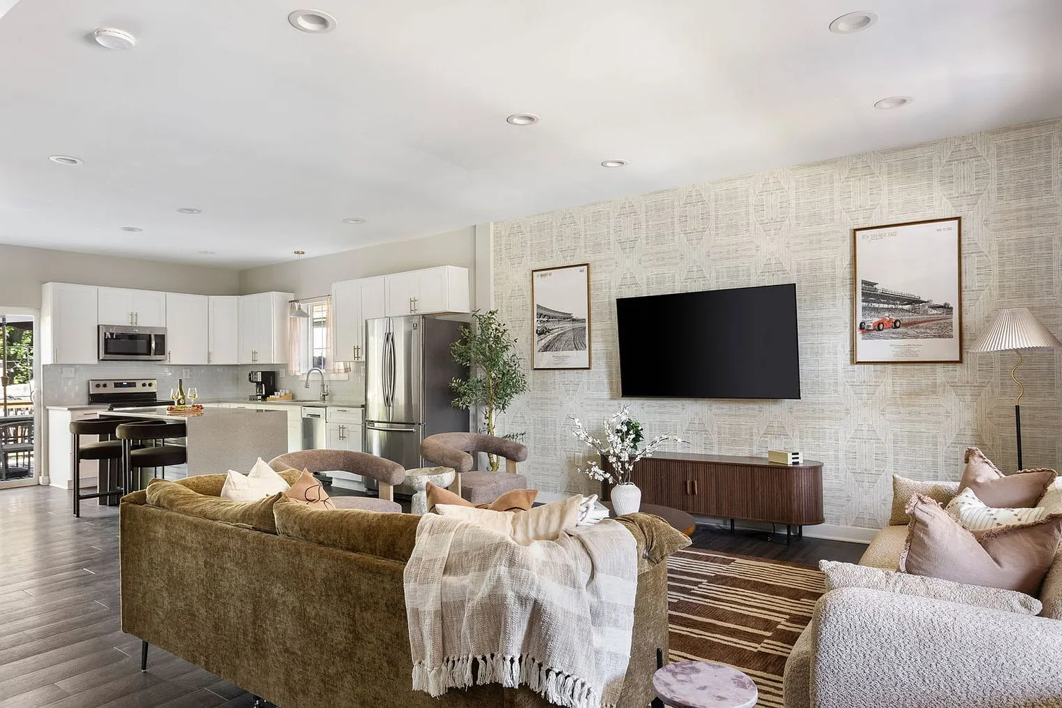 4 bed, 2.0 bath, $8,036 — Photo 2