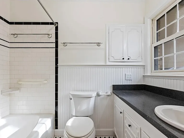 Master Bathroom (Inside Bedroom 1)