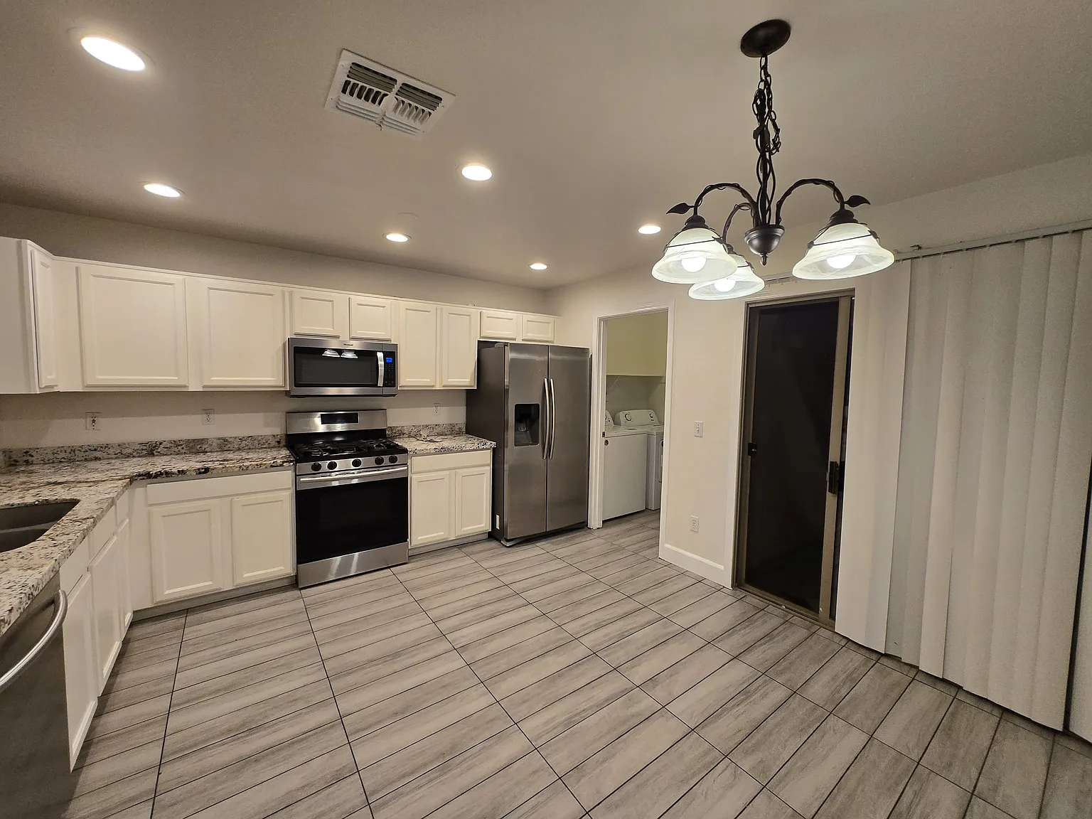 3 bed, 1365 sqft, $2,350 — Photo 4