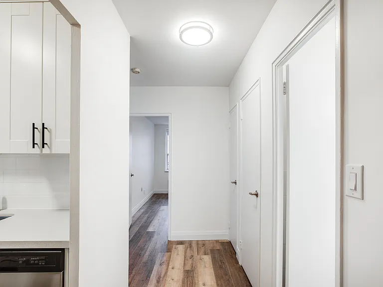 345 Lonsdale Rd #103 — Photo 8