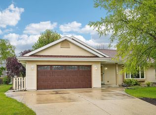 8542 S Cortland Dr, Oak Creek, WI 53154