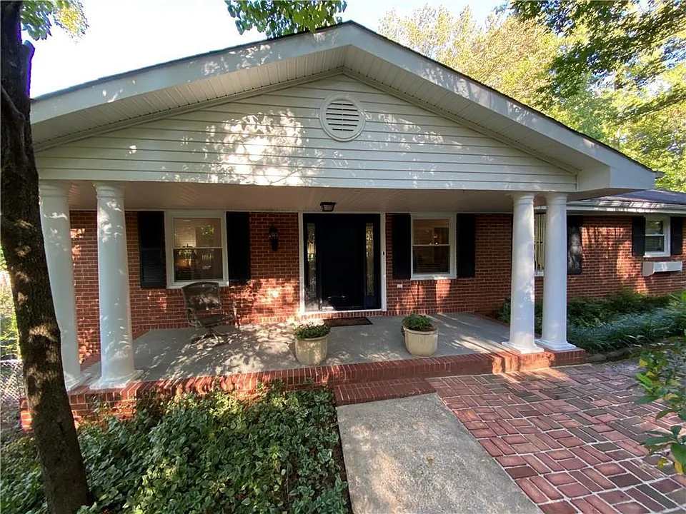 2622 Creekview Dr SW