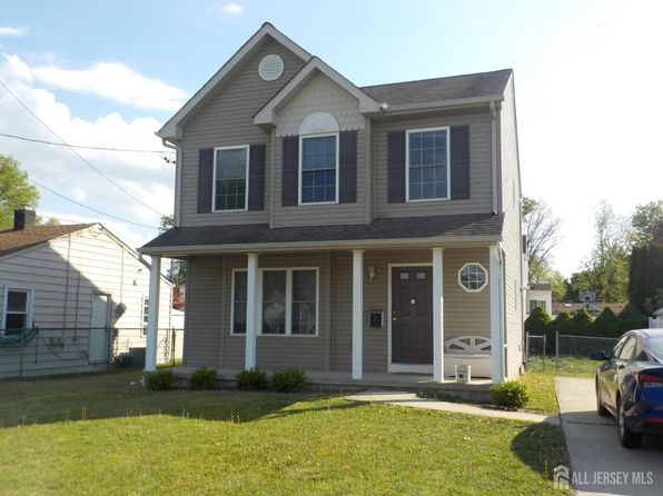 4 Walnut St, North Brunswick, NJ 08902