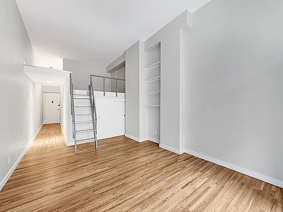 4th image of 43 E 10th St APT 4E