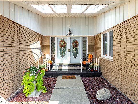 2nd image of 6238 W 129th Pl